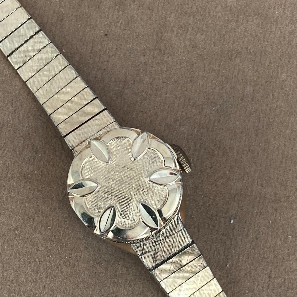 Vintage Hilton 17 Jewel Swiss Movement Peek A Boo or Flip Top Watch 10K RGP